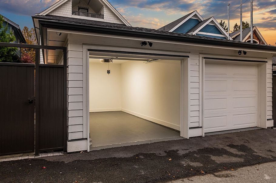 1 1166 E 11th Avenue Vancouver, BC - 27