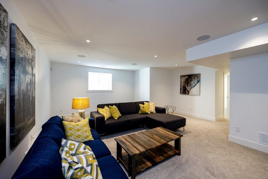 1028 Calverhall Street North Vancouver, BC - 28