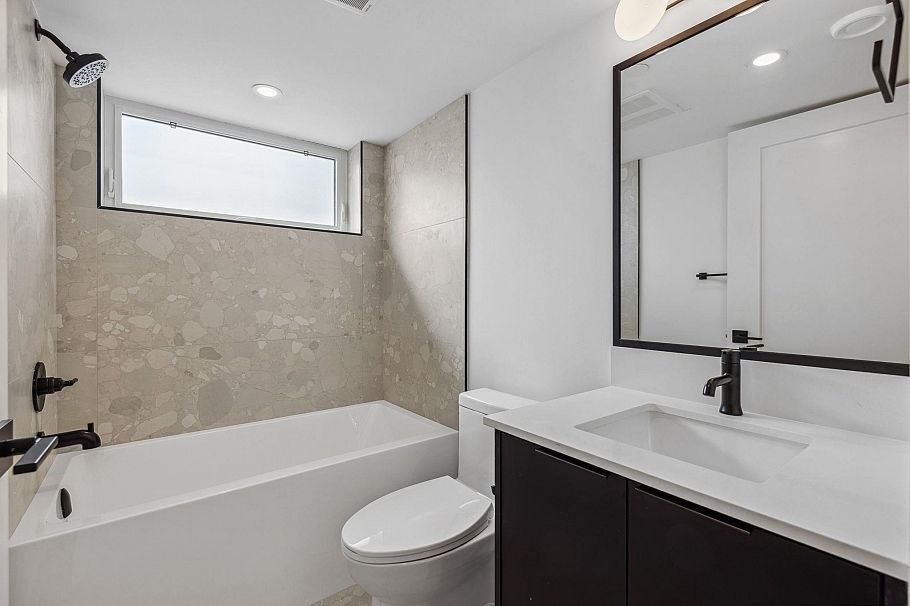 3381 Victoria Drive Vancouver, BC - 32