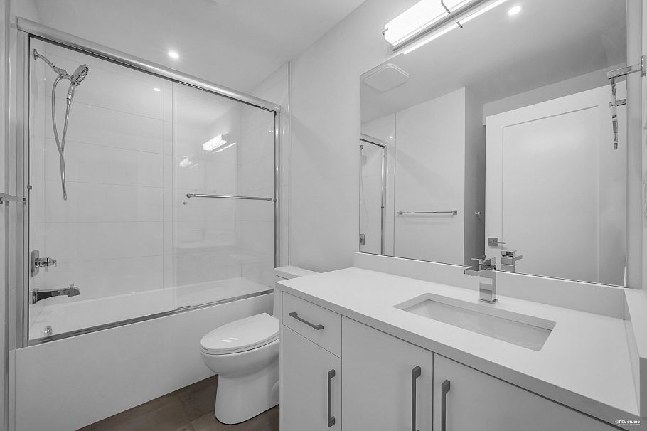 3673 E 48th Avenue Vancouver, BC - 23