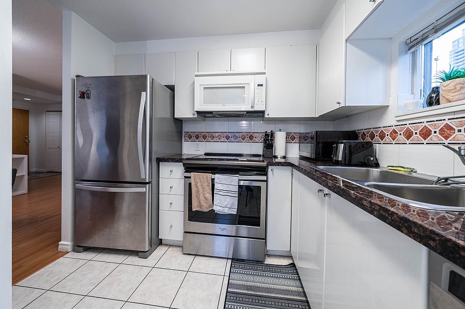 903 1166 Melville Street Vancouver, BC - 7