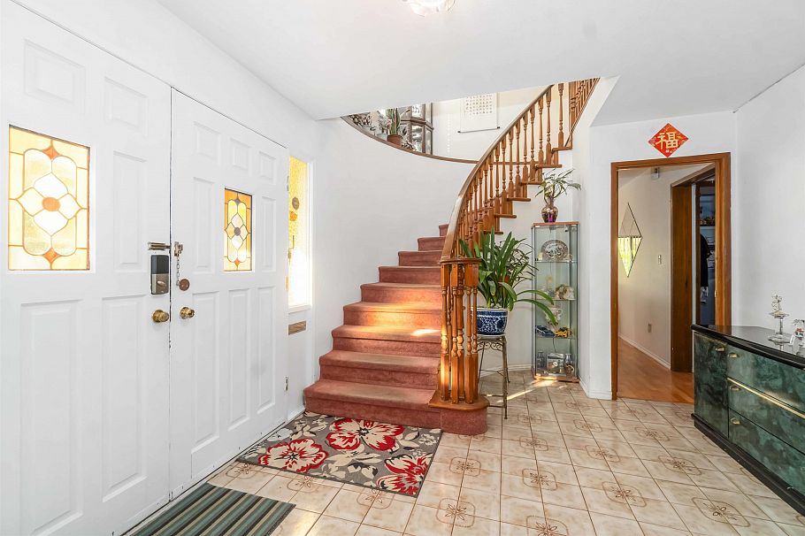 5820 Earles Street Vancouver, BC - 3