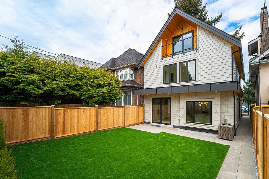 968 W 17th Avenue Vancouver, BC - 1