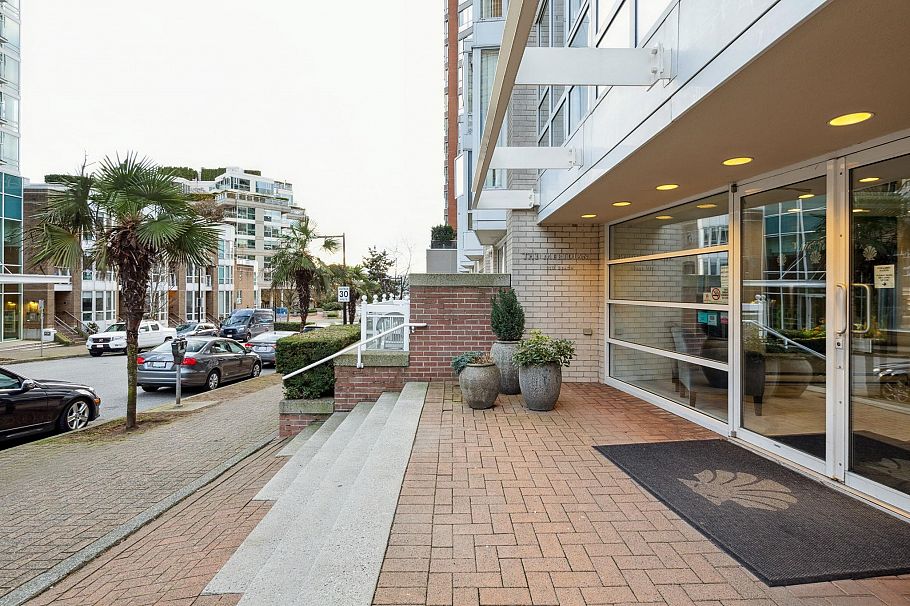 703 910 Beach Avenue Vancouver, BC - 18