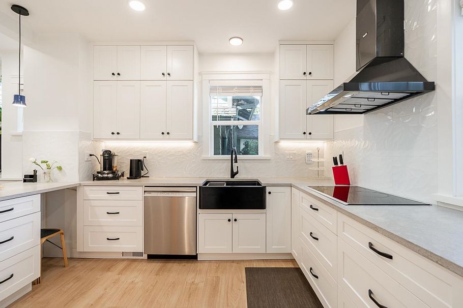 3343 W 3rd Avenue Vancouver, BC - 10