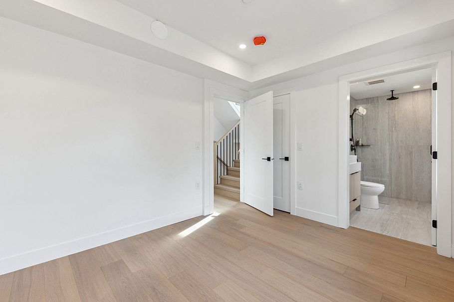 3383 Victoria Drive Vancouver, BC - 19