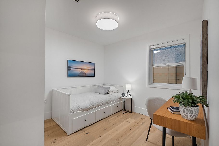 2058 E 5th Avenue Vancouver, BC - 17