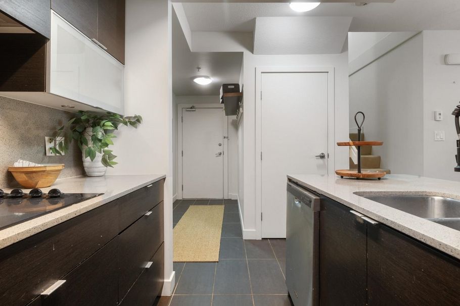 188 Chesterfield Avenue North Vancouver, BC - 18