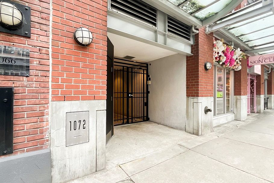 306 1072 Hamilton Street Vancouver, BC - 2