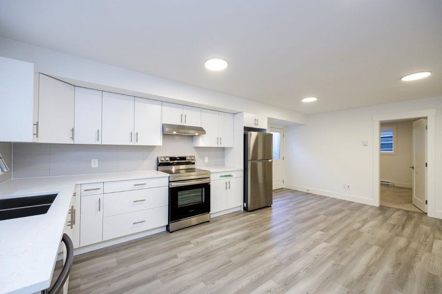 1028 Calverhall Street North Vancouver, BC - 30