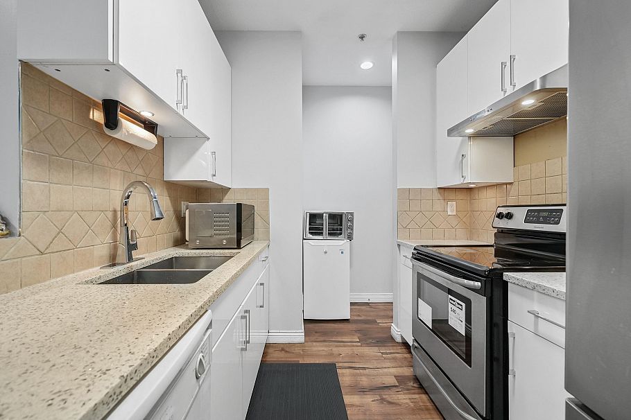 203 6460 Main Street Vancouver, BC - 5