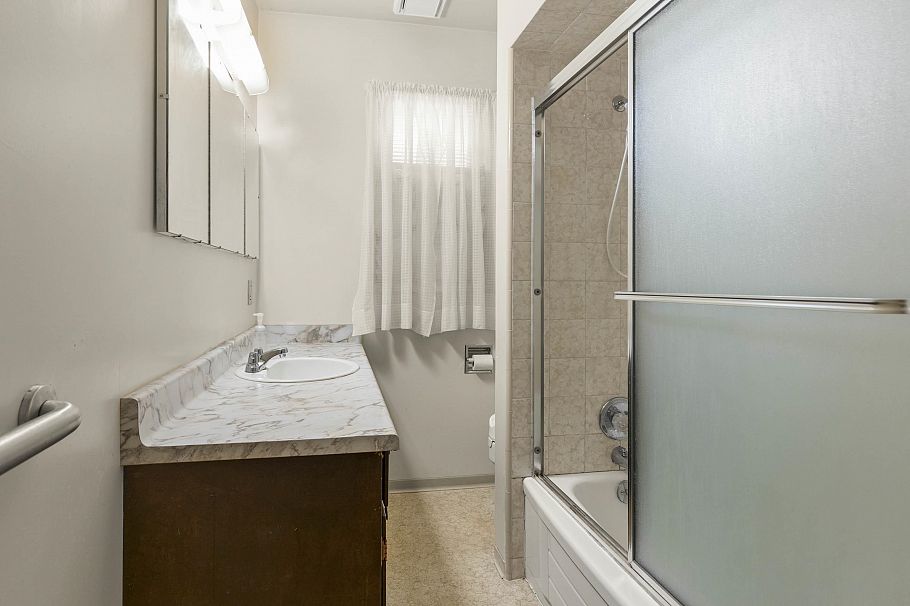 2015 W 13th Avenue Vancouver, BC - 17