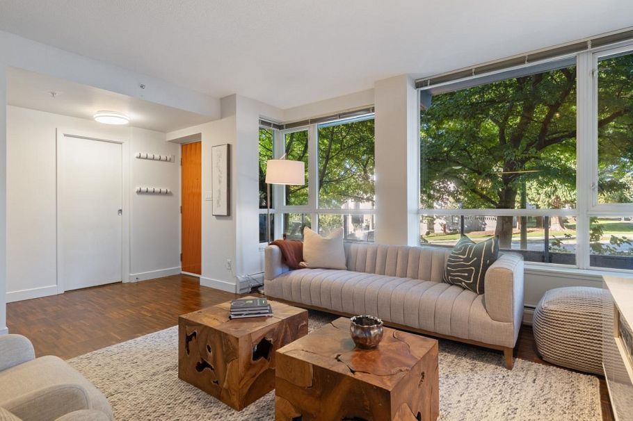 188 Chesterfield Avenue North Vancouver, BC - 2