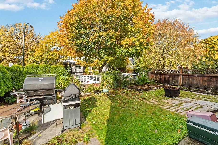 5820 Earles Street Vancouver, BC - 24