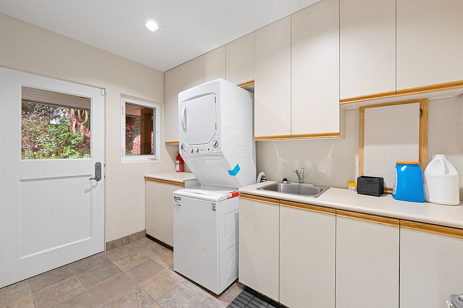 3535 W 47th Avenue Vancouver, BC - 25