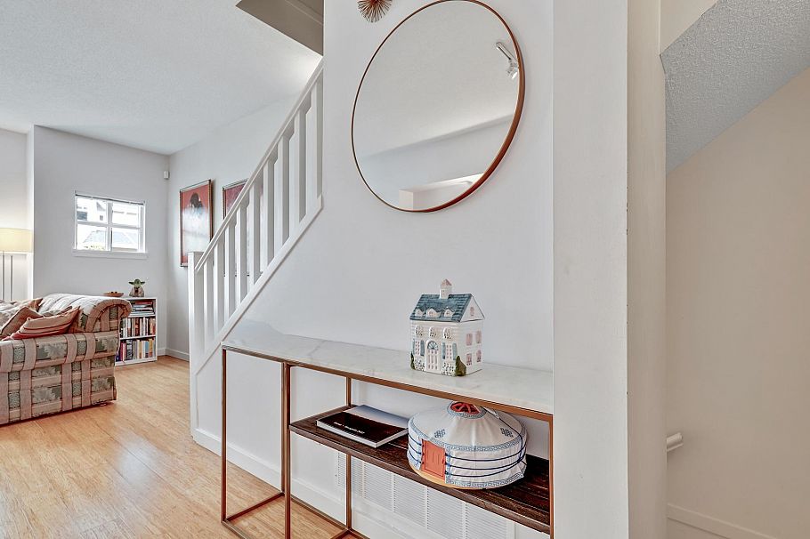 3264 Clermont Mews Vancouver, BC - 12