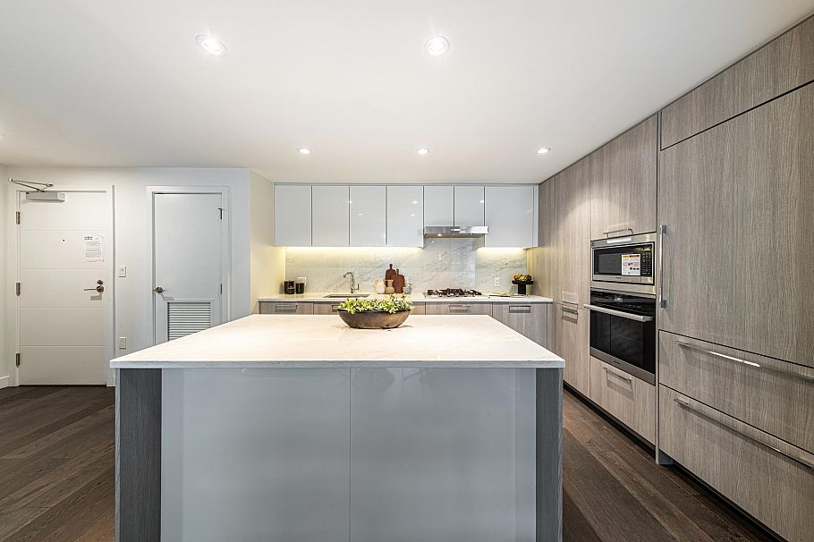 902 3331 No. 3 Road Richmond, BC - 12