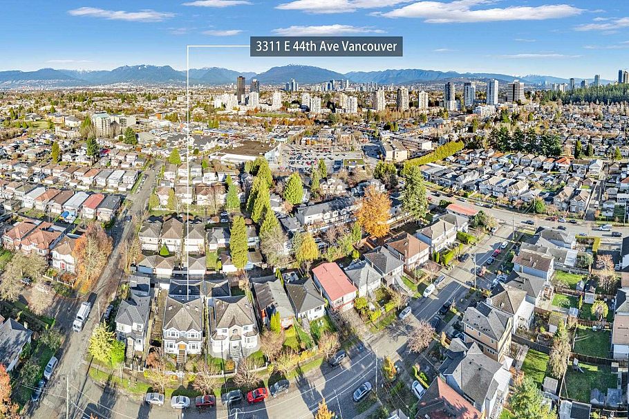 3311 E 44th Avenue Vancouver, BC - 22