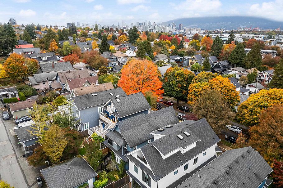 1 1166 E 11th Avenue Vancouver, BC - 5