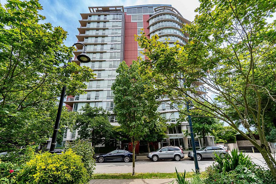 603 980 Cooperage Way Vancouver, BC - 2