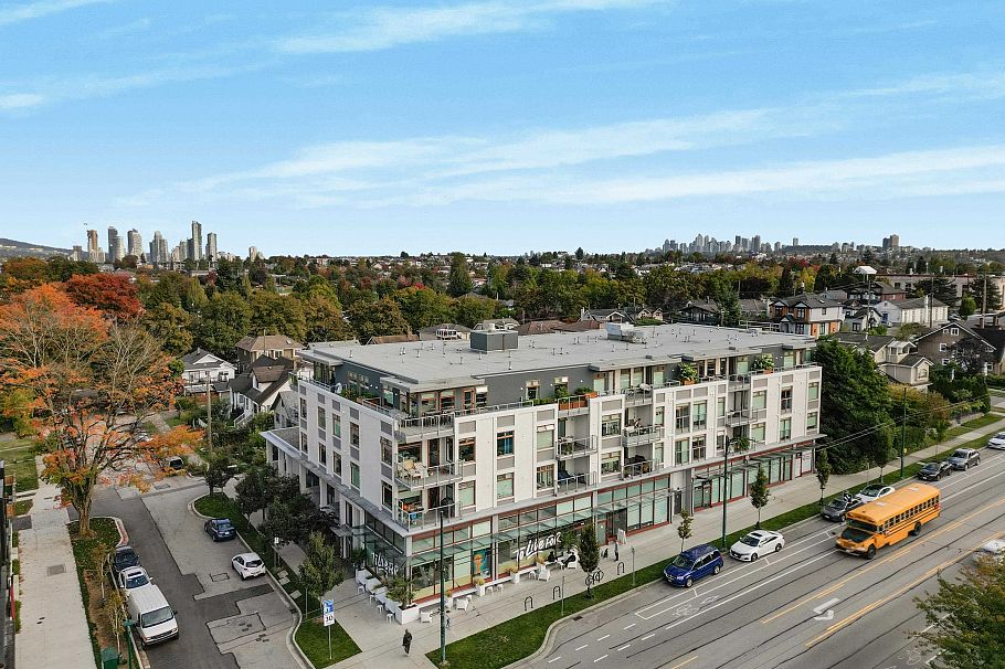 202 2408 Grant Street Vancouver, BC - 24