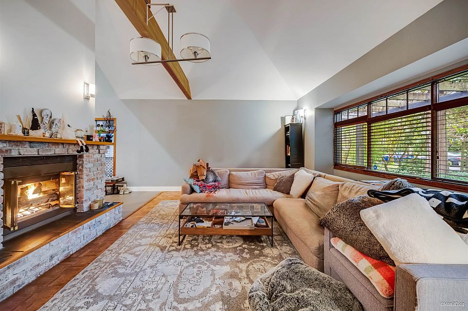 3758 W 35th Avenue Vancouver, BC - 1