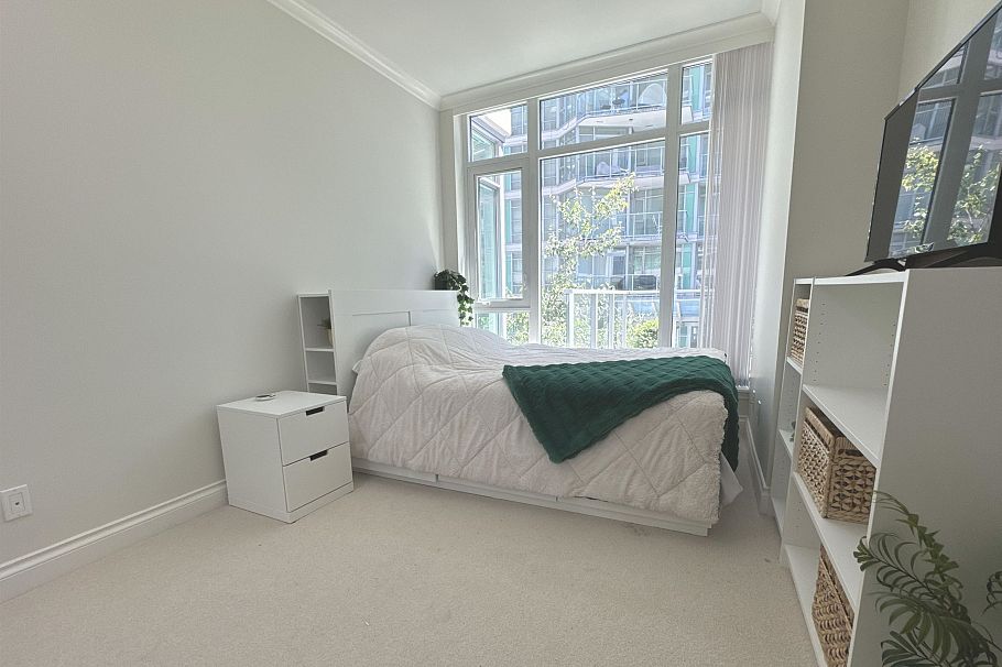 202 185 Victory Ship Way North Vancouver, BC - 12