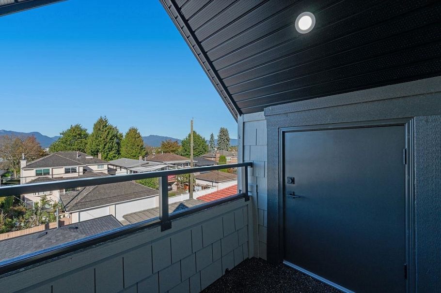 2 2447 E 41st Avenue Vancouver, BC - 19