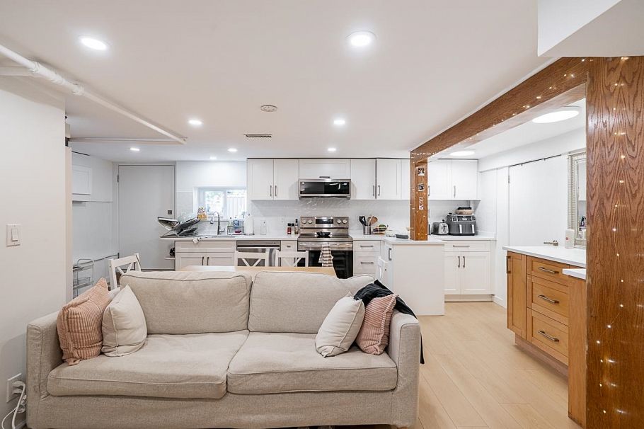 3343 W 3rd Avenue Vancouver, BC - 17