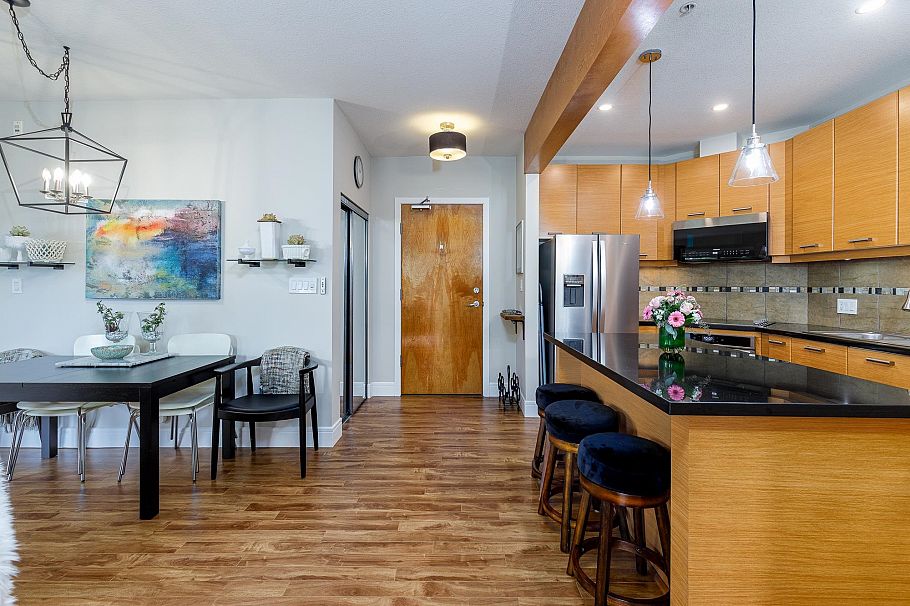 301 560 Raven Woods Drive North Vancouver, BC - 12