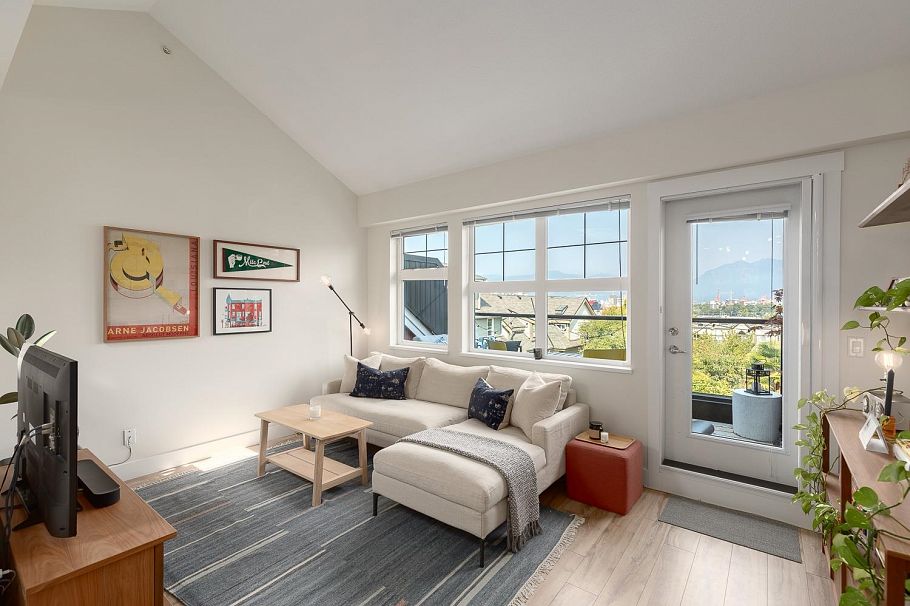 2272 St. George Street Vancouver, BC - 3