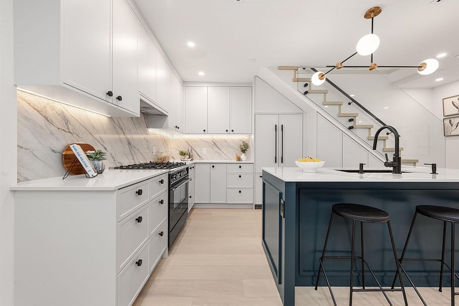 2 365 E 33rd Avenue Vancouver, BC - 5