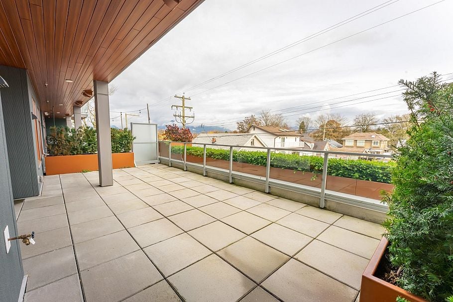 202 2408 Grant Street Vancouver, BC - 1