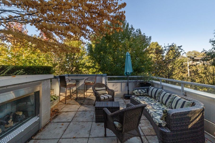 188 Chesterfield Avenue North Vancouver, BC - 32