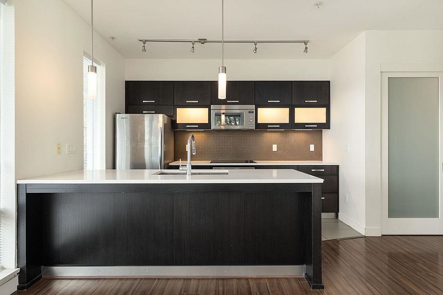 218 3333 Main Street Vancouver, BC - 3