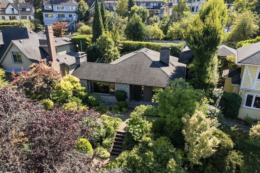 2533 Wallace Crescent Vancouver, BC - 2