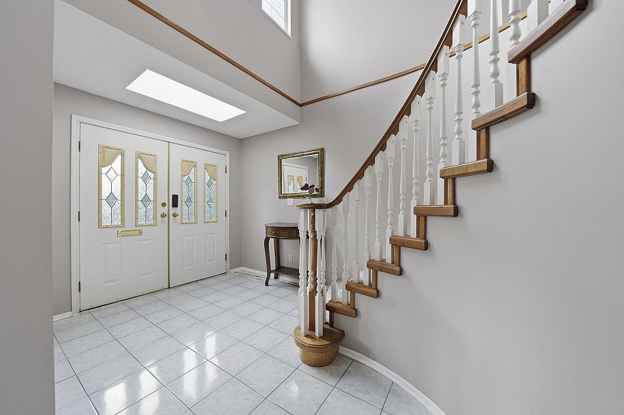 2915 Charles Street Vancouver, BC - 2