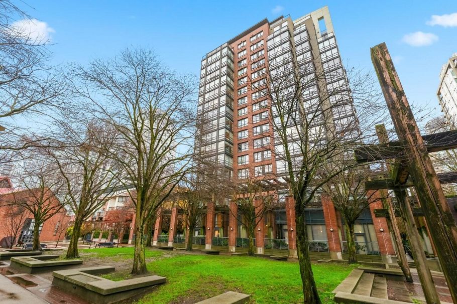 18C 139 Drake Street Vancouver, BC - 1