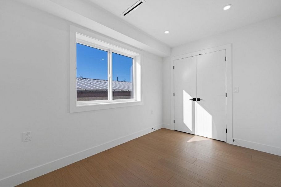 2 2447 E 41st Avenue Vancouver, BC - 30