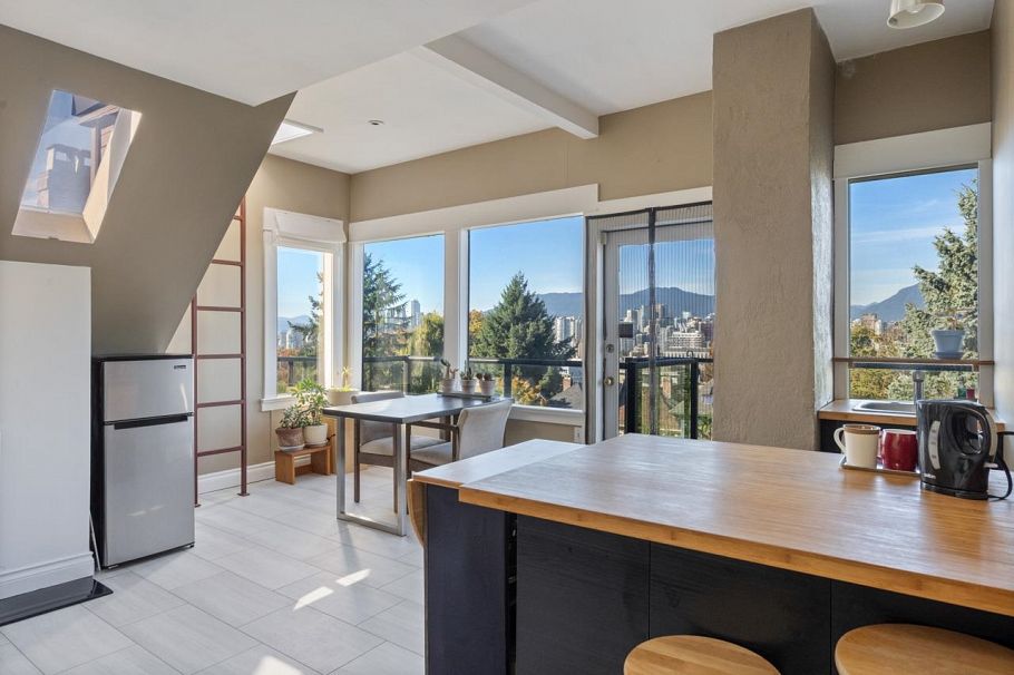 31 W 11th Avenue Vancouver, BC - 6