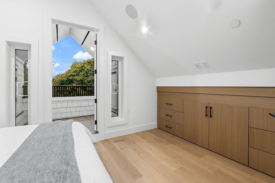 1 1166 E 11th Avenue Vancouver, BC - 25