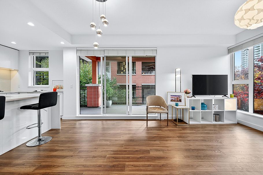 205 7928 Yukon Street Vancouver, BC - 7