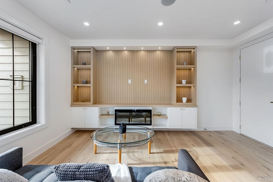 2 150 E 51 Avenue Vancouver, BC - 4