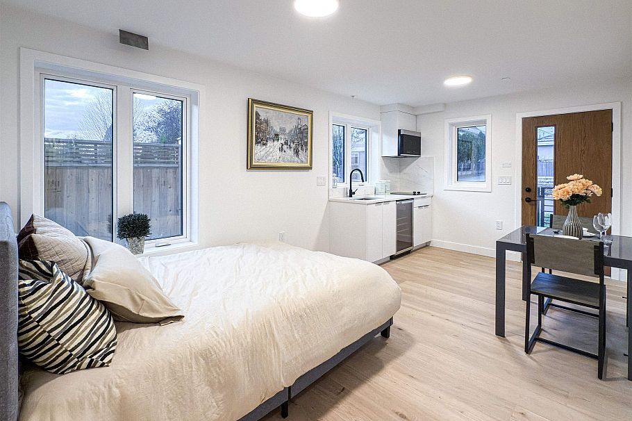 1016 W 52nd Avenue Vancouver, BC - 14