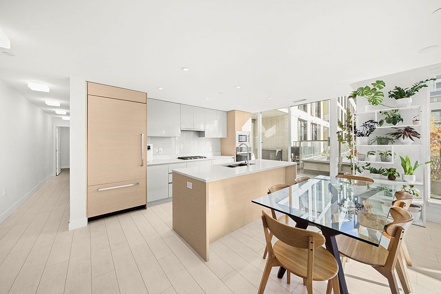 320 3538 Sawmill Crescent Vancouver, BC - 1