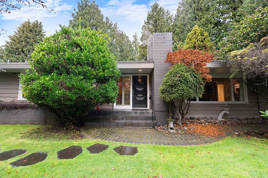 3535 W 47th Avenue Vancouver, BC - 35