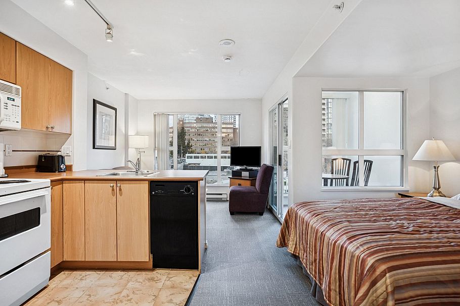 703 910 Beach Avenue Vancouver, BC - 3