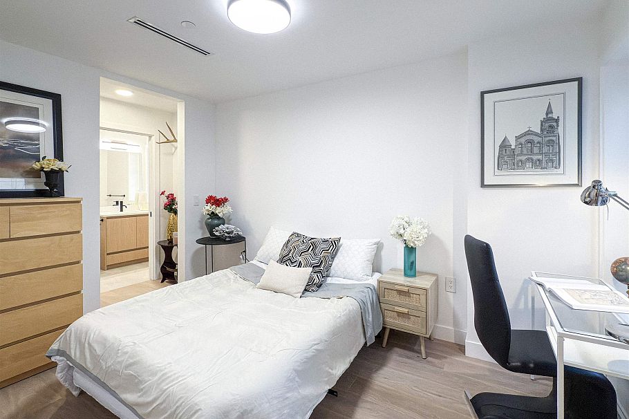 1016 W 52nd Avenue Vancouver, BC - 13