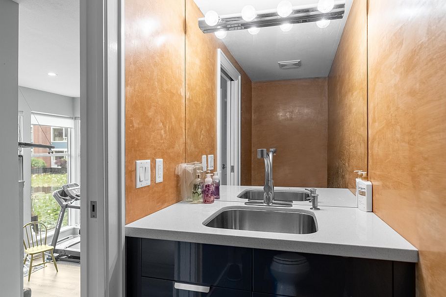 1596 Island Park Walk Vancouver, BC - 16