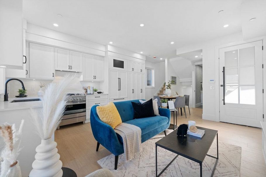 2 2447 E 41st Avenue Vancouver, BC - 2